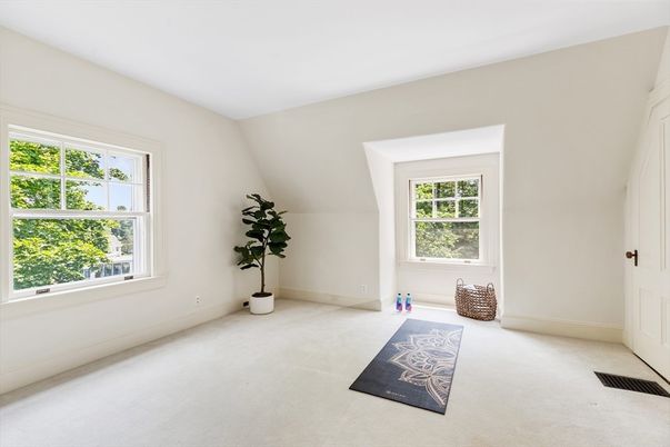 Empty room, Interior