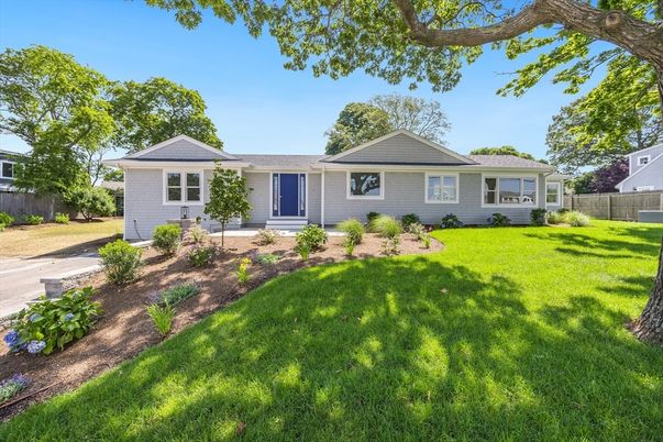 Backyard, Exterior, Facade, Ranch