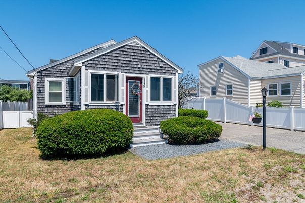 Exterior, Facade, Cape Cod