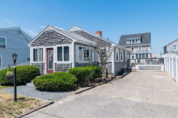 Exterior, Facade, Cape Cod
