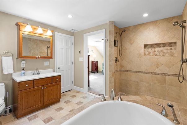 Bathroom, Dual Sink Vanities, Interior, Recessed Lighting