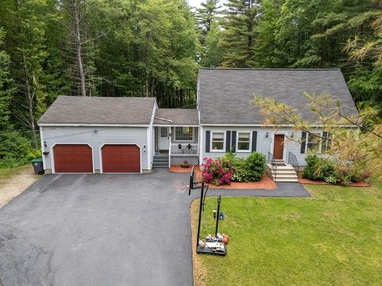 Attached, Exterior, Facade, Cape Cod