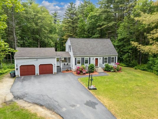 Attached, Exterior, Facade, Cape Cod