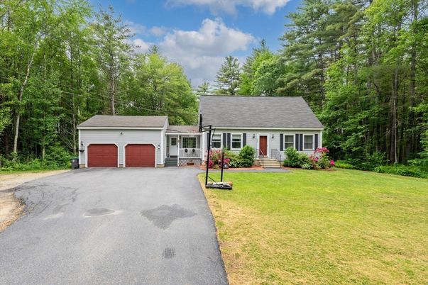 Attached, Exterior, Facade, Cape Cod