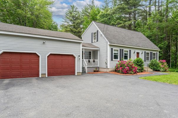 Attached, Exterior, Facade, Cape Cod
