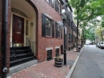 Exterior, Facade, Brick Facade, Rowhouse