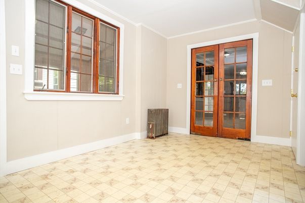 Empty room, Interior