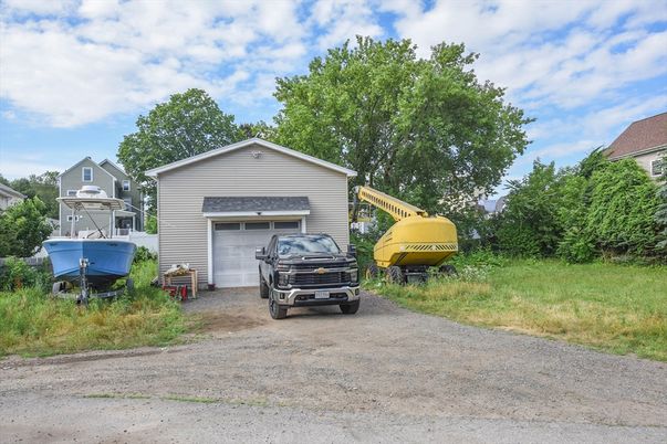 Detached Garage, Exterior