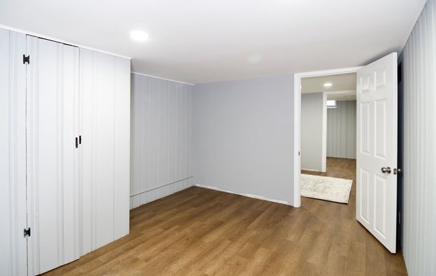 Empty room, Interior, Recessed Lighting, Wood Texture Flooring