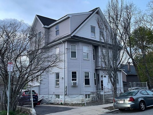 Attached, Exterior, Facade, Queen Anne Victorian
