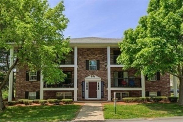 Exterior, Facade, Brick Facade, Georgian