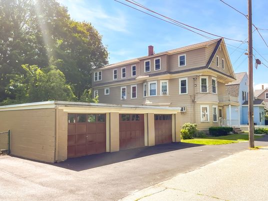 Attached, Exterior, Facade, Rowhouse