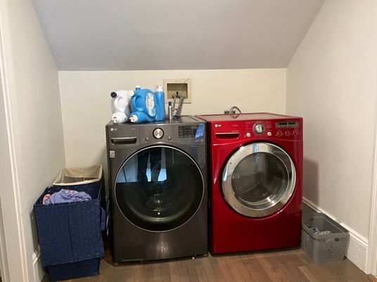 Interior, Washer, Wood Texture Flooring