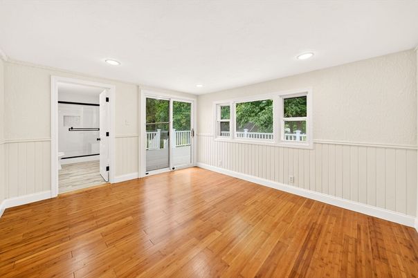 Empty room, Interior, Recessed Lighting, Wood Texture Flooring