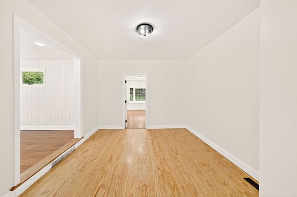 Empty room, Interior, Recessed Lighting, Wood Texture Flooring
