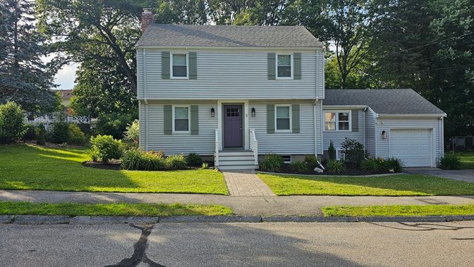 Attached, Exterior, Facade, Split Level