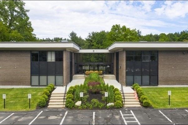 Exterior, Facade, Modern