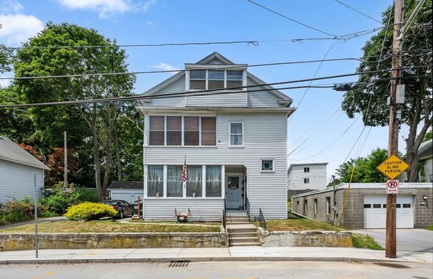 Attached, Exterior, Facade, American Foursquare