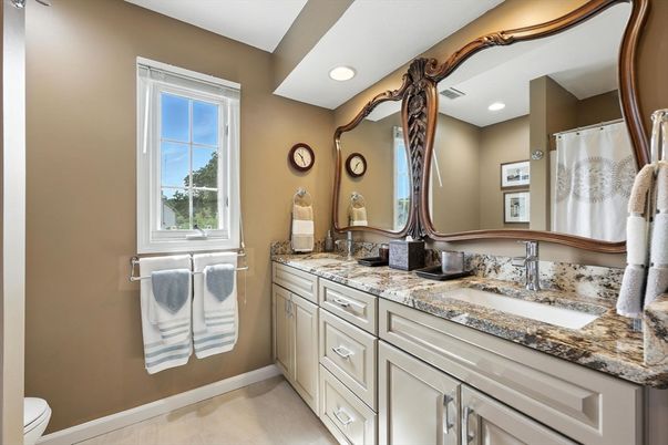 Bathroom, Dual Sink Vanities, Interior, Recessed Lighting