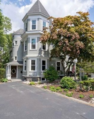 Exterior, Facade, Queen Anne Victorian