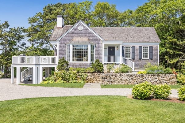 Exterior, Facade, Cape Cod