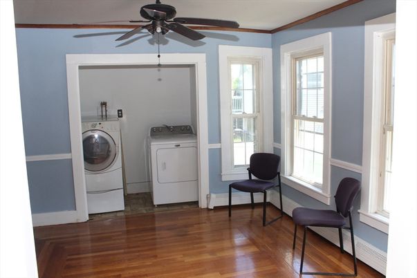 Interior, Utility Closets, Washer, Wood Texture Flooring