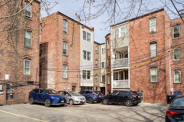 Exterior, Facade, Brick Facade, Rowhouse