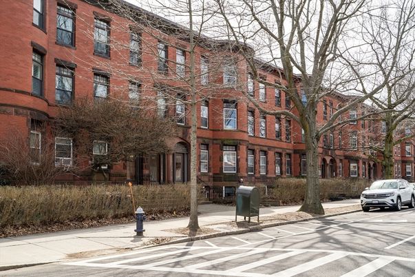 Exterior, Facade, Brick Facade, Rowhouse
