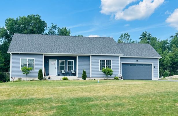 Attached, Exterior, Facade, Cape Cod