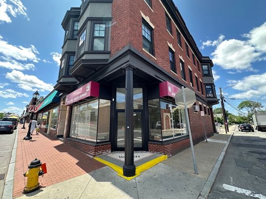 Exterior, Facade, Brick Facade, Rowhouse
