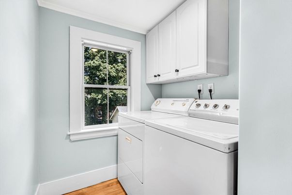 Interior, Washer, Wood Texture Flooring