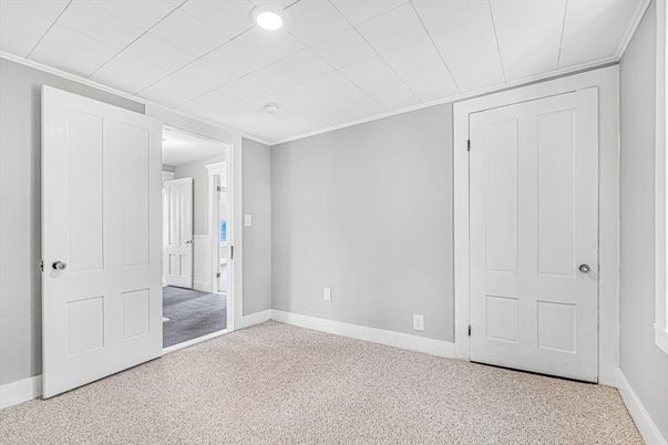 Empty room, Interior