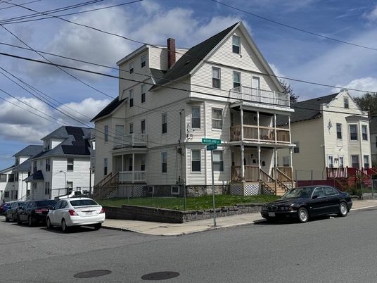 Exterior, Facade, Queen Anne Victorian