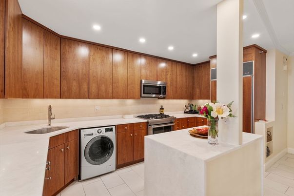 Interior, Kitchen, Recessed Lighting, Washer