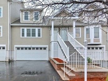 Attached, Exterior, Facade, Rowhouse