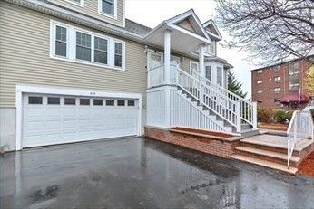 Attached, Exterior, Facade, Rowhouse