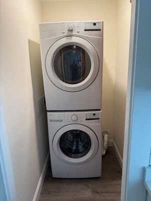 Interior, Utility Closets, Washer, Wood Texture Flooring