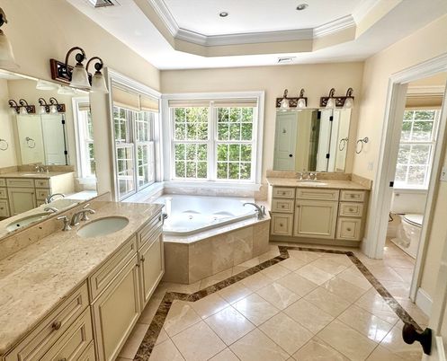Bathroom, Dual Sink Vanities, Interior, Recessed Lighting