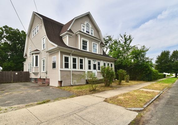 Exterior, Facade, Queen Anne Victorian