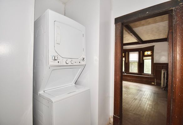 Interior, Utility Closets, Washer, Wood Texture Flooring
