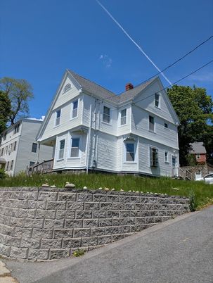 Exterior, Facade, Queen Anne Victorian
