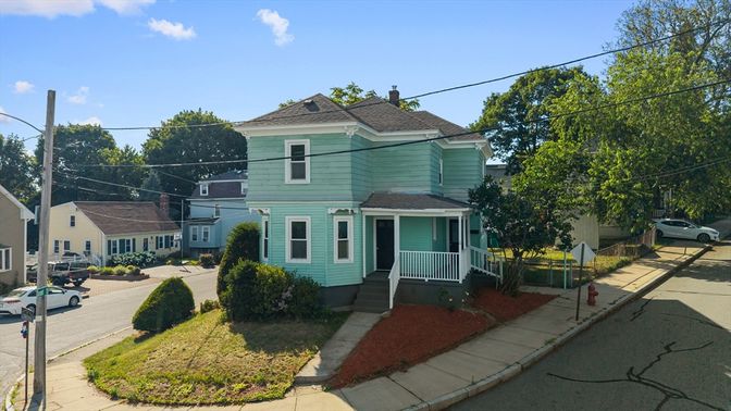 Exterior, Facade, Queen Anne Victorian