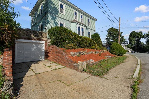 Attached, Exterior, Facade, Brick Facade, Queen Anne Victorian