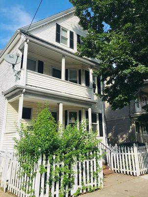 Exterior, Facade, American Foursquare