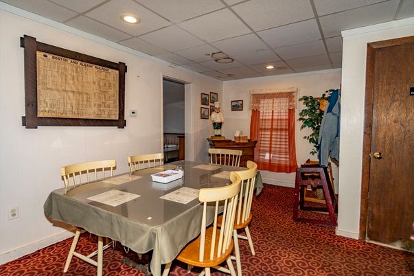 Dining room, Interior, Recessed Lighting