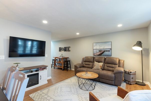 Interior, Living room, Recessed Lighting, Wood Texture Flooring