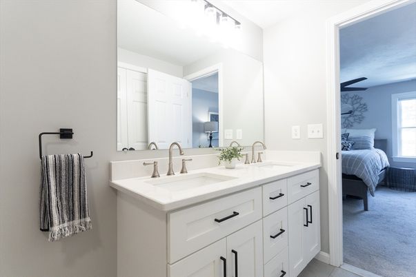 Bathroom, Bedroom, Dual Sink Vanities, Interior