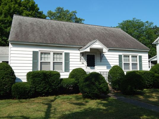Exterior, Facade, Cape Cod