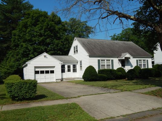 Attached, Exterior, Facade, Cape Cod