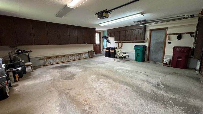 Garage, Interior